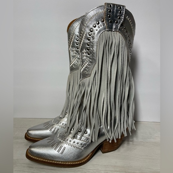 Dingo Gypsy Studded Fringe Metallic Snip Toe Cowboy Silver Boots 6M DI 737 - Picture 4 of 12